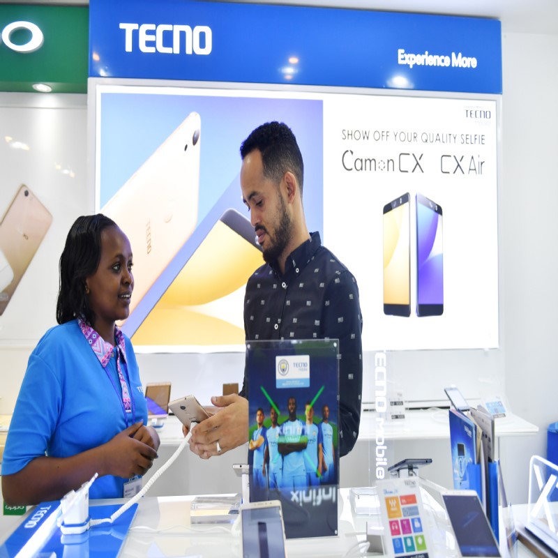 Il produttore di telefono cinese vince i consumatori africani con soluzioni personalizzate